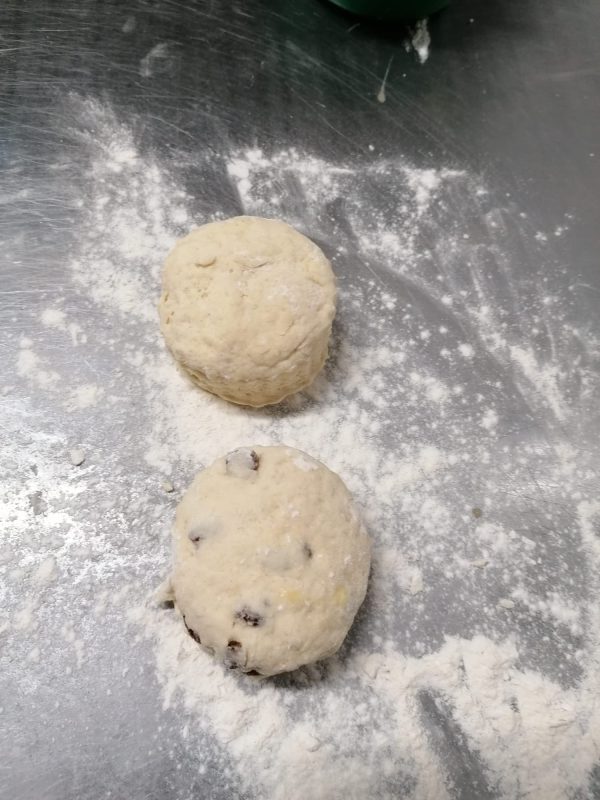 Bake at home (4 plain/fruit scones)